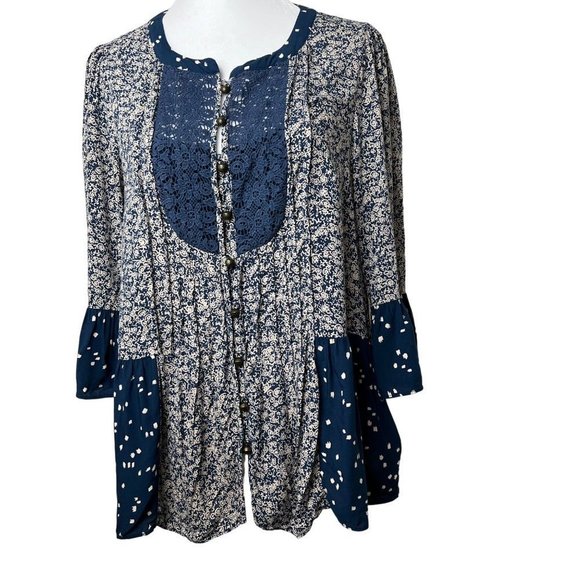Anthropologie Maeve Tops - ANTHROPOLOGIE MAEVE BLUE Hiver Boho Peasant Bell Sleeve floral metal button TOP